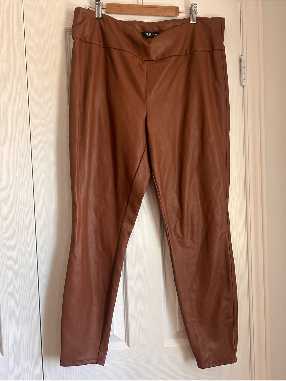 Reitmans Signature Faux Leather Leggings in Cognac Brown - Picture 2 of 3